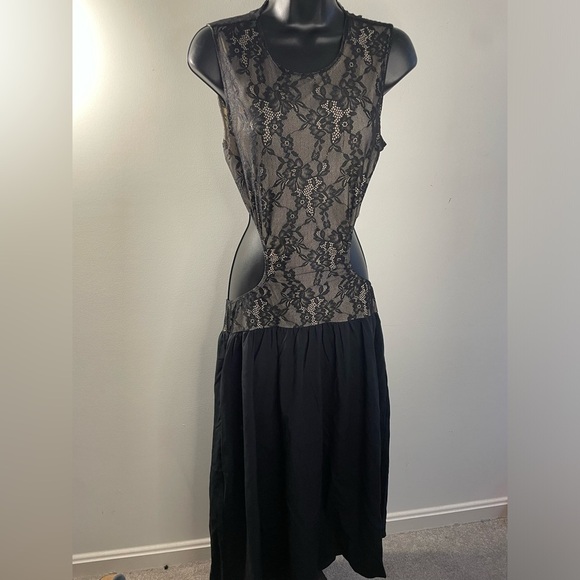 NWT WEWOREWHAT
Cutout Asymmetric Midi Dress In Black, Size Medium - Picture 2 of 9